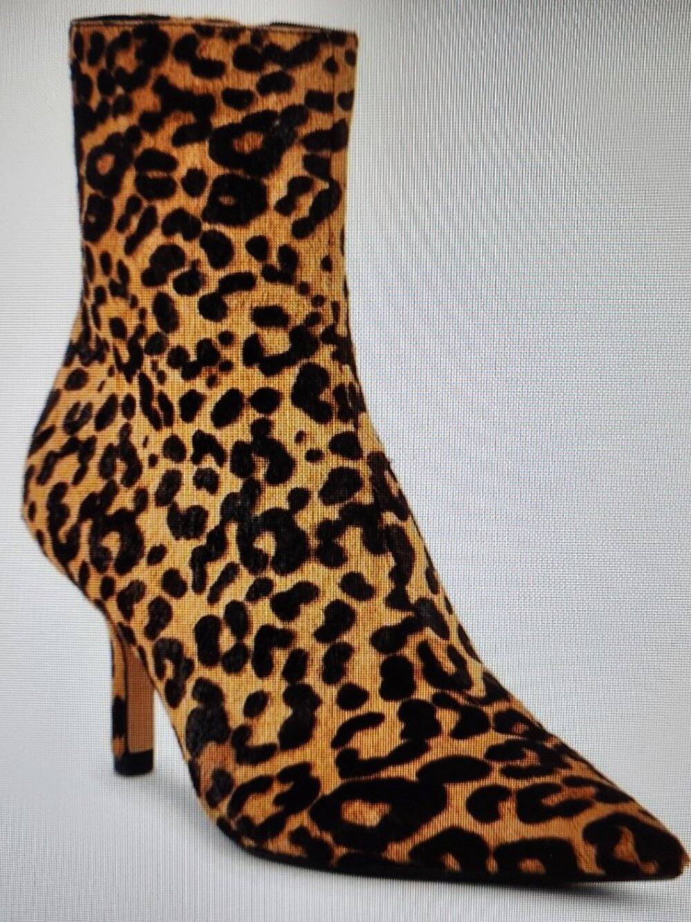 Steve Madden Alston Booties. Leopard. Calf Hair. New in Replacement Box. 8.5